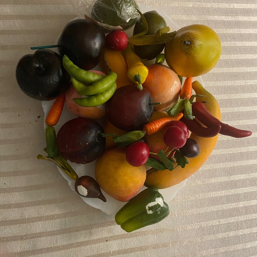 Artificial fruit and vegetables (24 in all) Great craft creations!